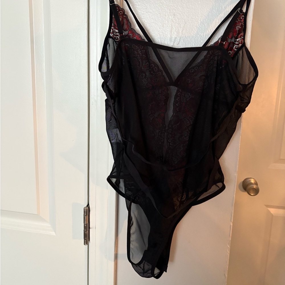 Black and Red Lace Bodysuit with Straps - Picture 3 of 4